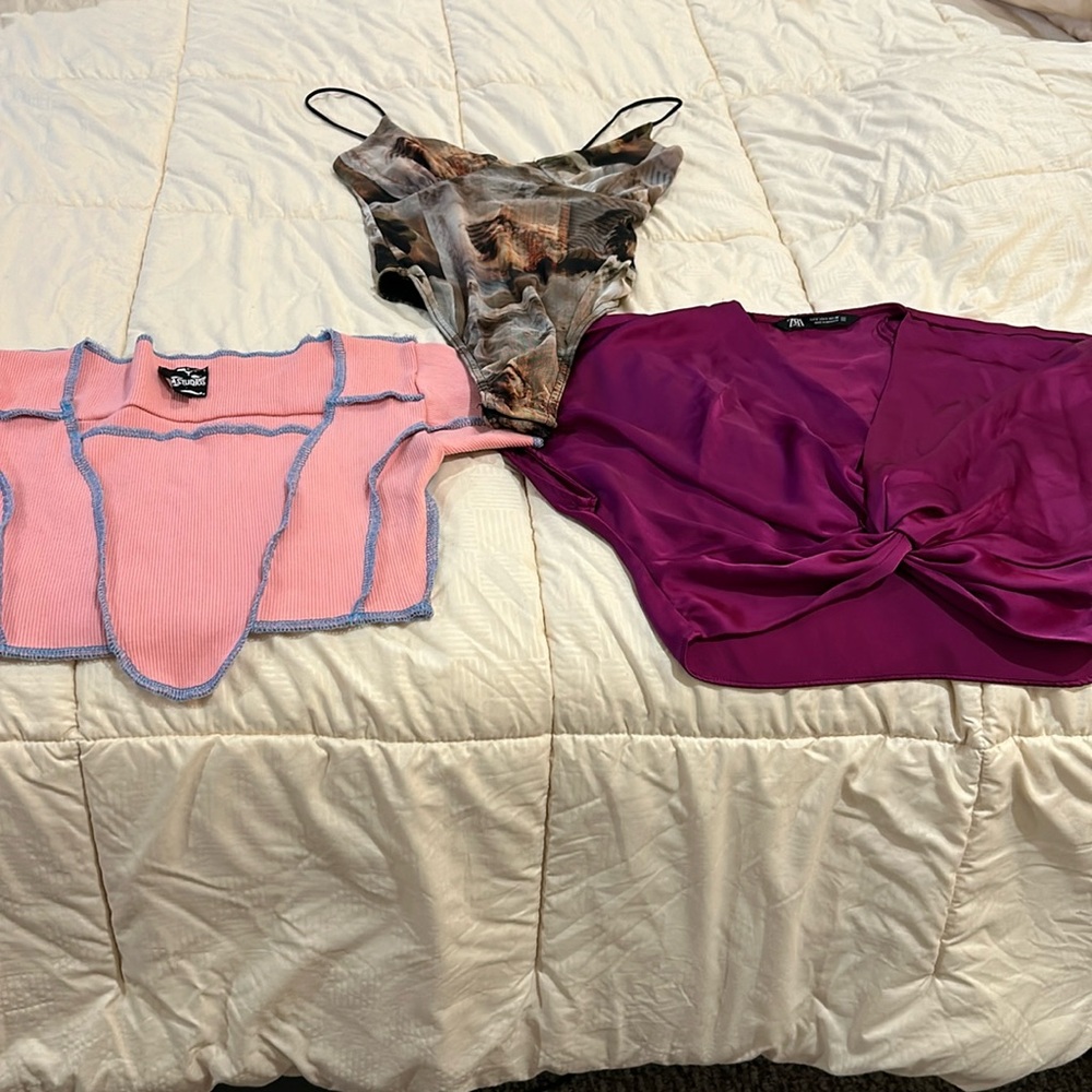 Women’s 3 piece bundle. 2 Short shirts and a 1 price spaghetti top.